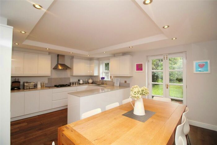 5 Bedroom Terraced House To Rent In Carlisle Place, New Southgate, London, N11