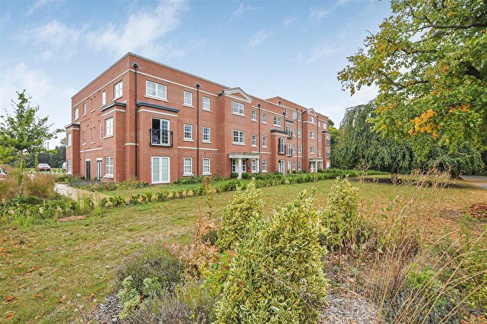 1 Bedroom Flat For Sale In Redland Way, Bricket Wood, St Albans, AL2