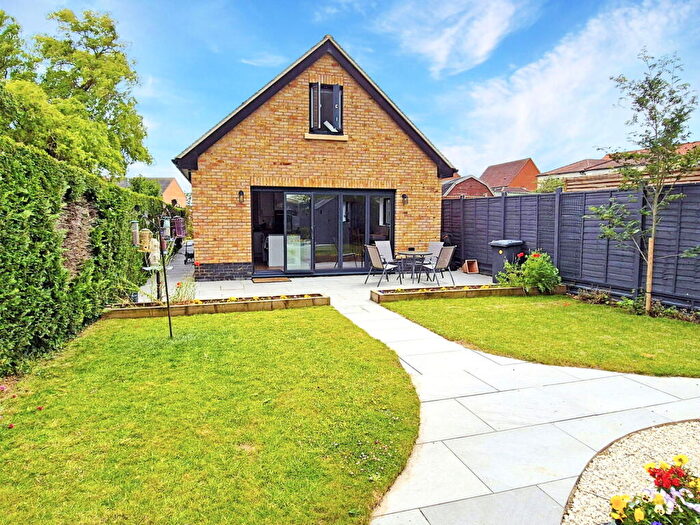 3 Bedroom Detached House For Sale In Chaffinch Green, Lower Stondon, Henlow, SG16