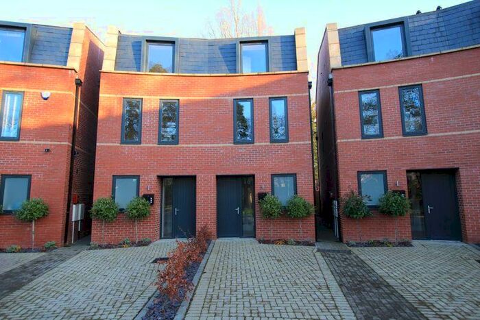 4 Bedroom Semi-Detached House To Rent In The Curve, Welholme Avenue, Grimsby, DN32