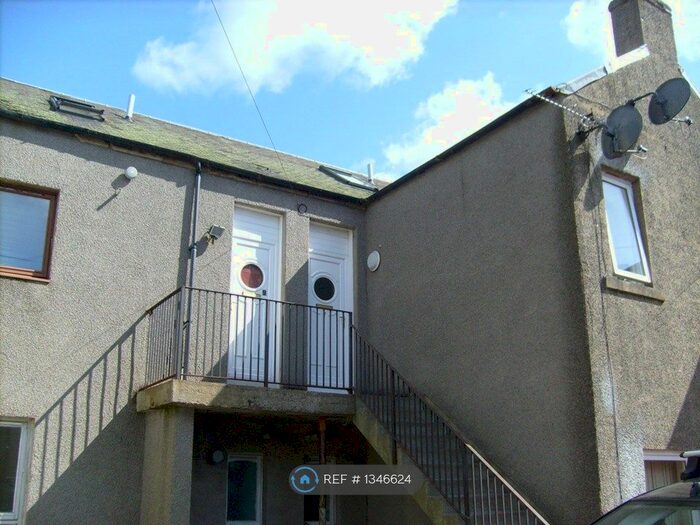 3 Bedroom Flat To Rent In Coronation Street, Carstairs, ML11