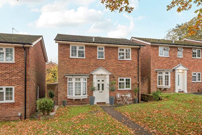 3 Bedroom Detached House For Sale In Whitby Drive, Reading, Berkshire, RG1