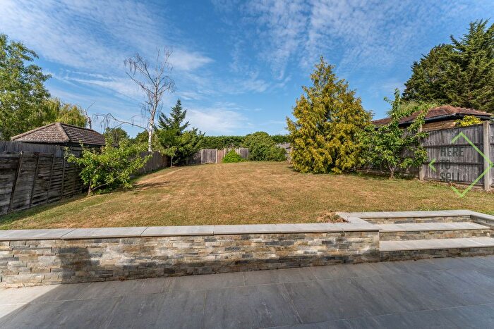 5 Bedroom Bungalow To Rent In Newmans Way, Barnet, Greater London, EN4