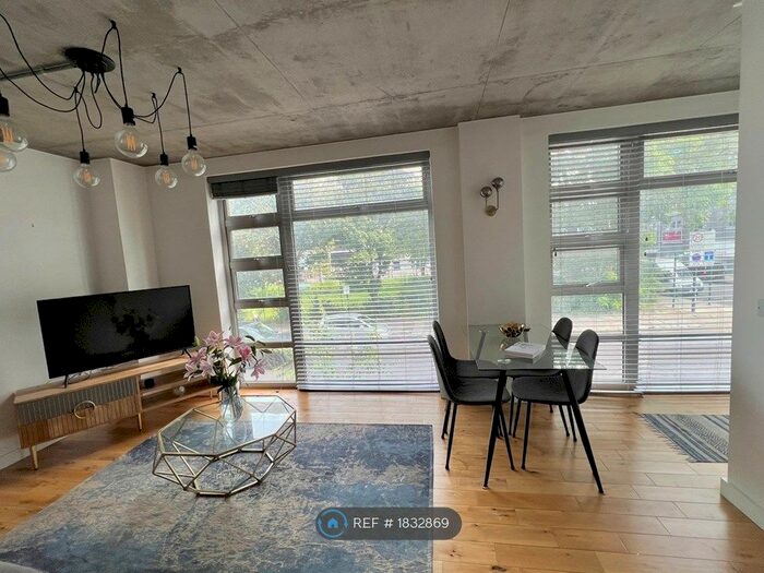 2 Bedroom Flat To Rent In Southgate Road, London, N1