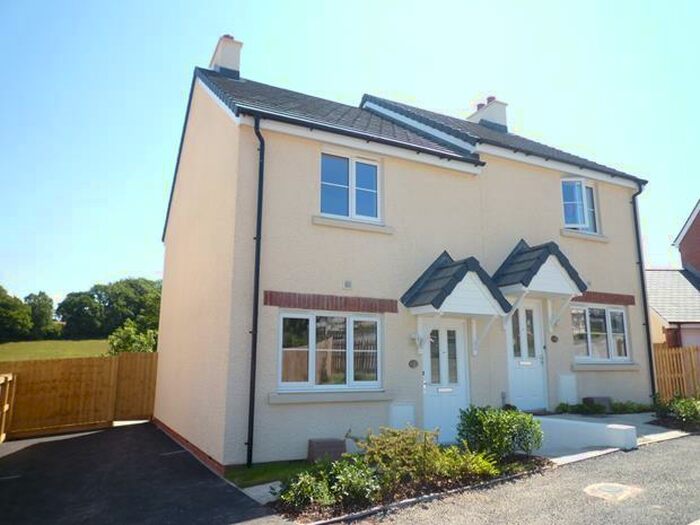 2 Bedroom Semi-Detached House To Rent In Market Place, Holsworthy, EX22