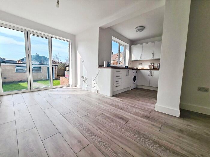 3 Bedroom Flat To Rent In Linden Road, Southampton, Hampshire, SO16