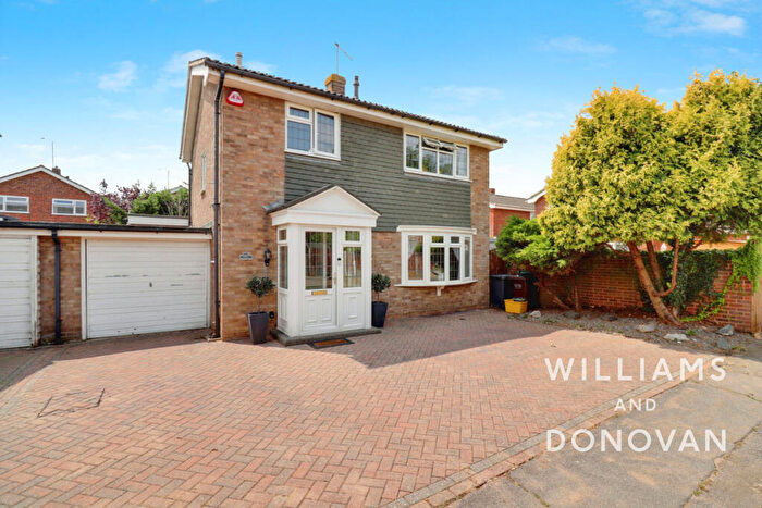 3 Bedroom Link Detached House For Sale In Stansfield Road, Benfleet, SS7