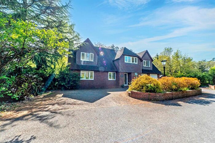 4 Bedroom Detached House For Sale In Farnham Road, Holt Pound, Farnham, GU10