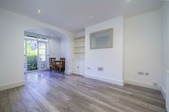1 Bedroom Apartment To Rent In Thornhill Square, London, N1
