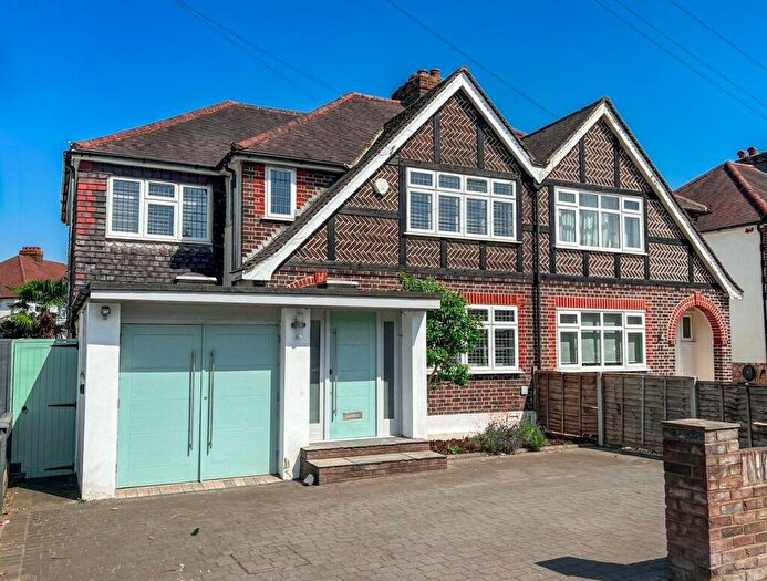 4 Bedroom Semi-Detached House For Sale In Esher Road, East Molesey, KT8