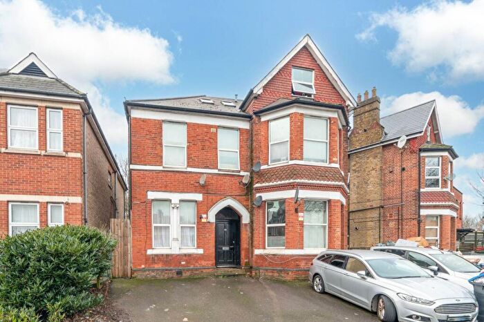 Studio To Rent In Craven Park, Harlesden, London, NW10