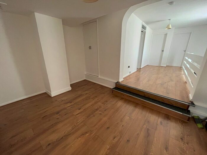 2 Bedroom Property To Rent In Priory Road, Alcester, B49