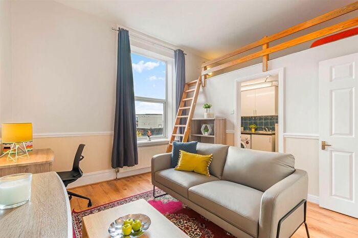 1 Bedroom Flat To Rent In Flat, Victoria Terrace, Leeds, LS3