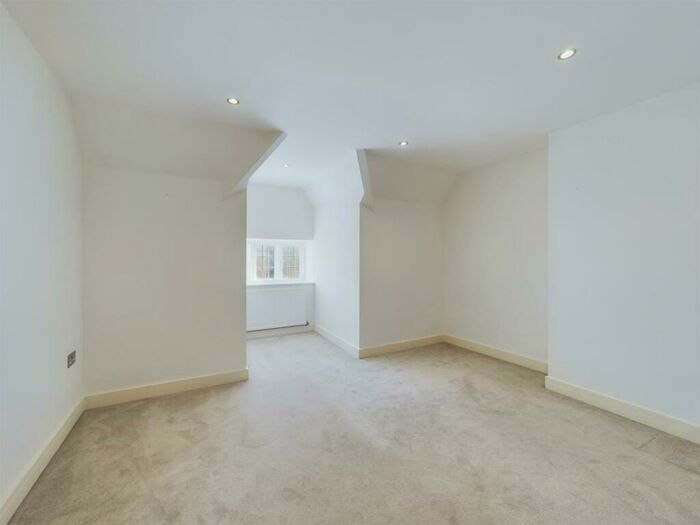2 Bedroom Apartment To Rent In Knifesmithgate, Chesterfield, S40