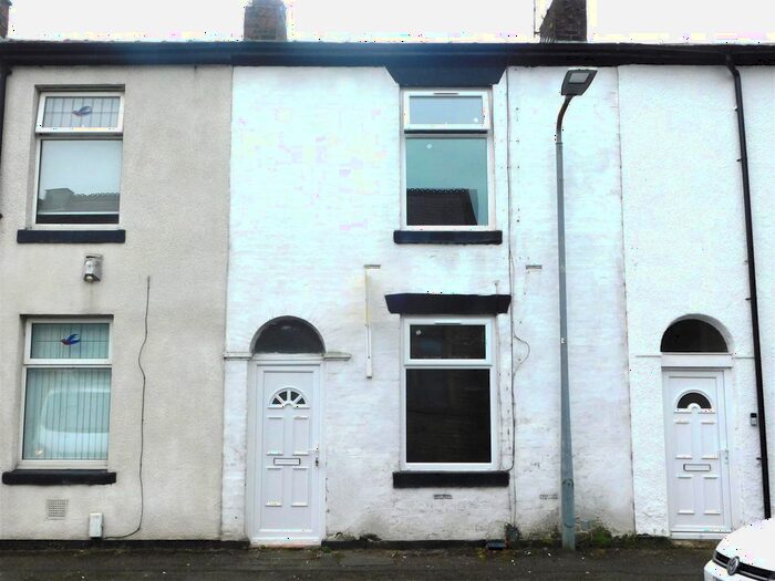 2 Bedroom Town House To Rent In Wellington Street, Radcliffe, Manchester, M26