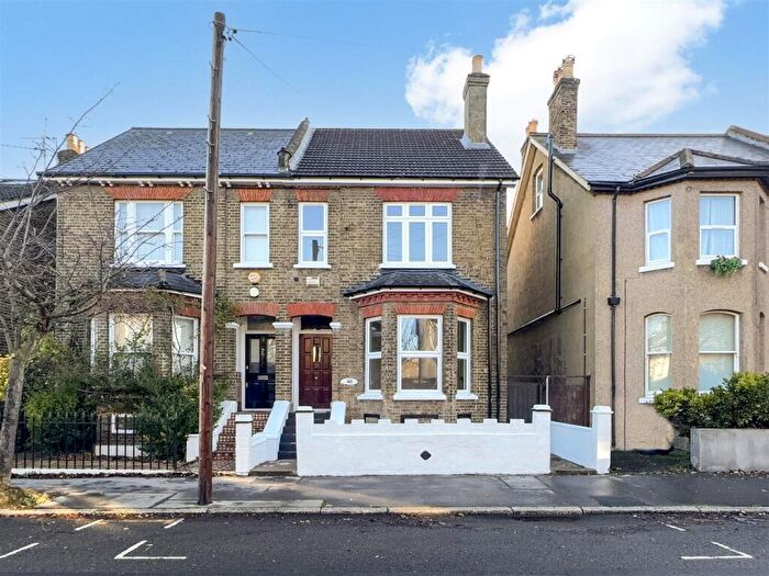 4 Bedroom Semi-Detached Bungalow For Sale In Alexandra Road, London, CR0