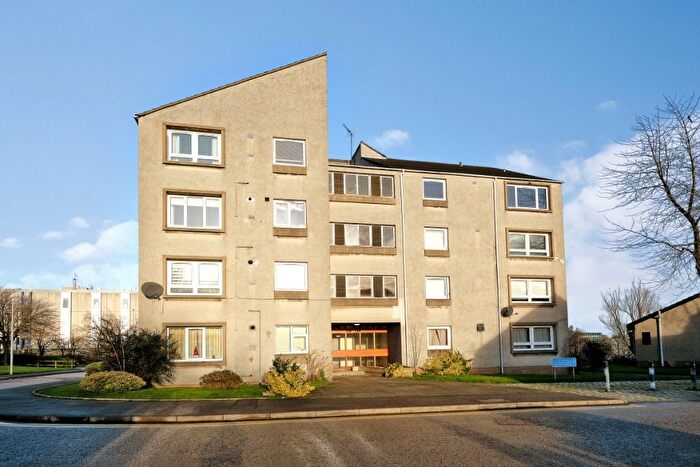 2 Bedroom Flat To Rent In Raeden Crescent, City Centre, Aberdeen, AB15
