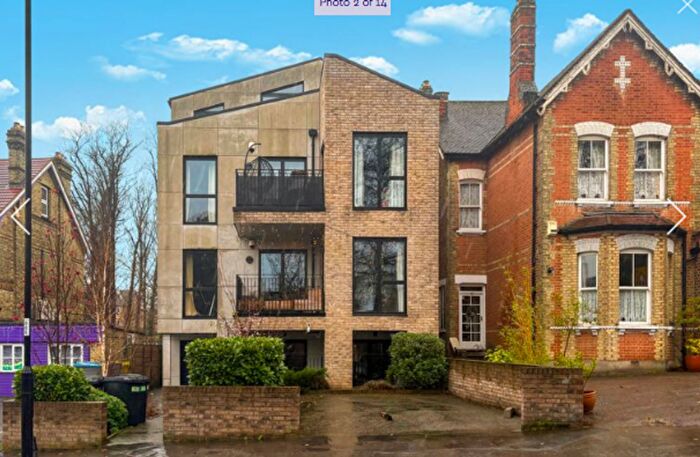 3 Bedroom Apartment For Sale In South Park Hill Road, Horizon Apartments, CR2