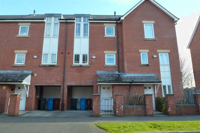4 Bedroom House To Rent In Drayton Street, Hulme, Manchester, M15
