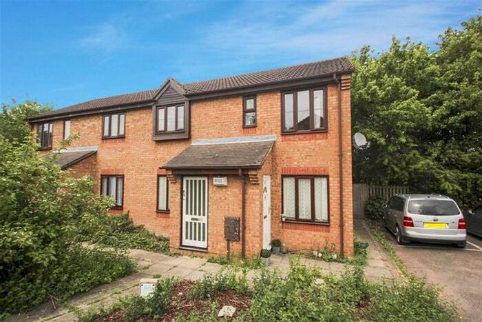 2 Bedroom Flat To Rent In Lowndes Grove, Shenley Church End, Milton Keynes, MK5