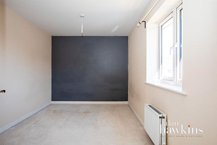 2 Bedroom Detached House For Sale In Buxton Way, Royal Wootton Bassett, Swindon, SN4