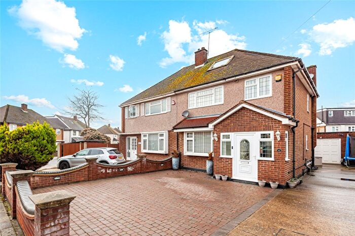 3 Bedroom Semi Detached House For Sale In Farnes Drive, Gidea Park, RM2