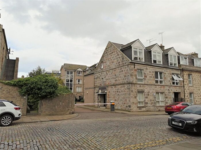 2 Bedroom Flat To Rent In Charlotte Street, City Centre, Aberdeen, AB25