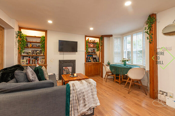 2 Bedroom Flat To Rent In Regina Road, Finsbury Park, Islington, London, N4