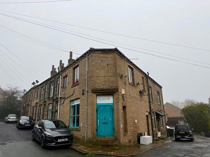 1 Bedroom Flat To Rent In B Whitehall Street, Halifax, West Yorkshire, HX3