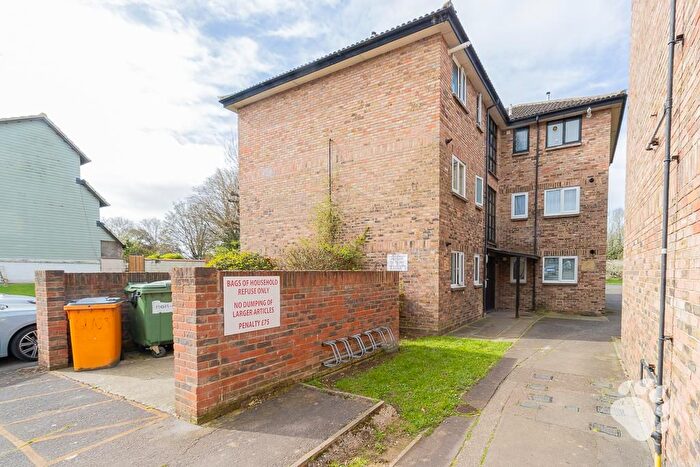 1 Bedroom Flat For Sale In Littlebury Green, Pitsea, SS13