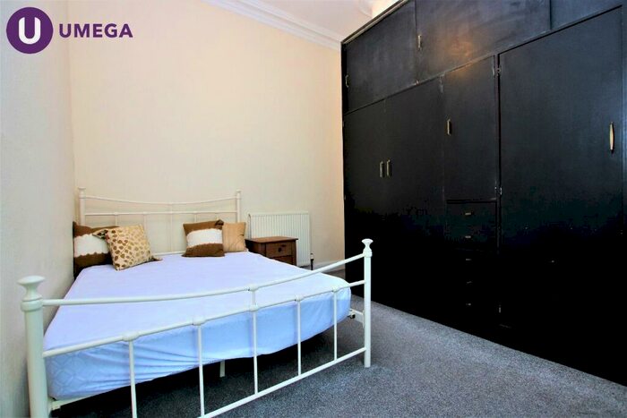 2 Bedroom Apartment To Rent In Brougham Place, Tollcross, Edinburgh, EH3