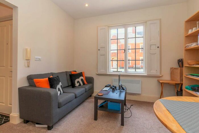 1 Bedroom Flat To Rent In Garden Court, Ladywood Middleway, B16