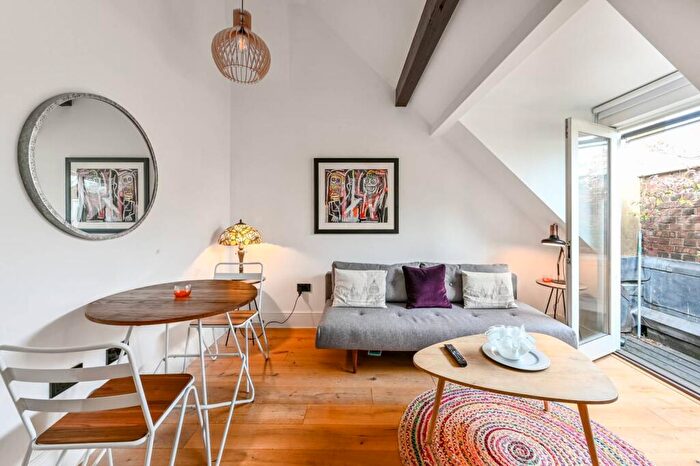 1 Bedroom Flat To Rent In Parkhurst Road, Islington, London, N7