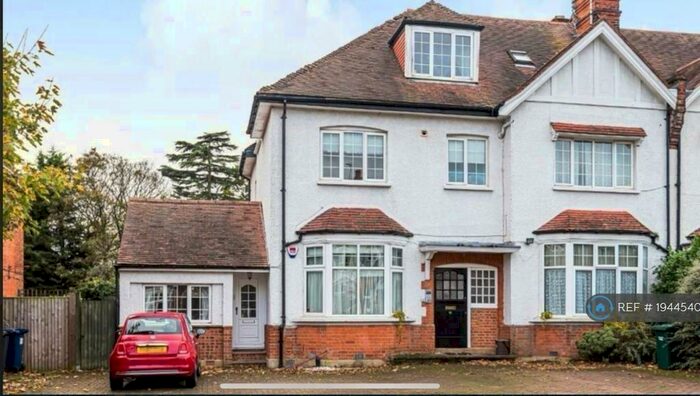 2 Bedroom Flat To Rent In Northumberland Road, New Barnet, Barnet, EN5