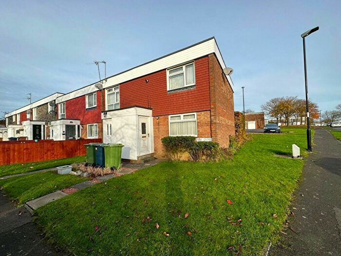 2 Bedroom Apartment To Rent In Fell Close, Washington, NE37