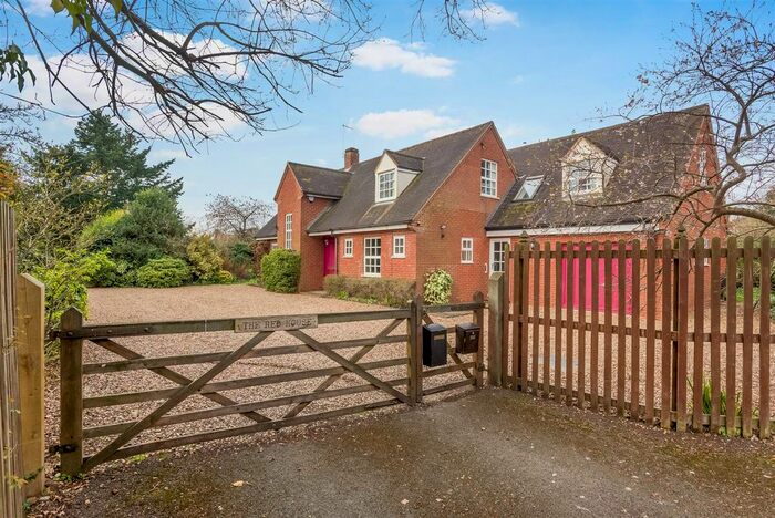 4 Bedroom Detached House For Sale In Coach Drive, Fladbury, Pershore, Worcestershire, WR10