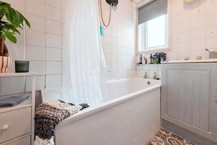 3 Bedroom Terraced House For Sale In Acacia Road, Southampton, Hampshire, SO19