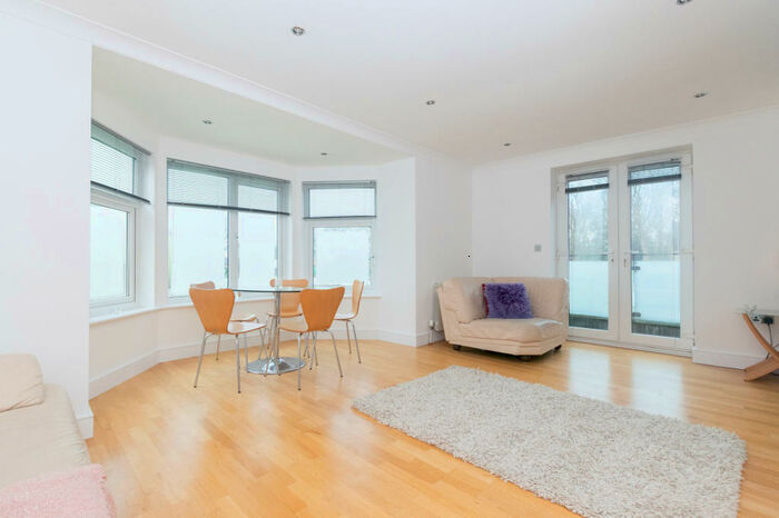 2 Bedroom Ground Flat To Rent In The Hall, Allerton Hill, Leeds, LS7