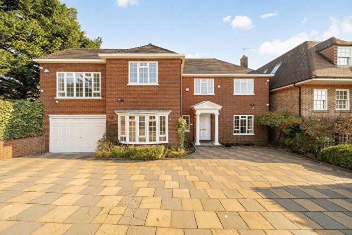 5 Bedroom Detached House To Rent In Broadgates Avenue, Barnet, EN4