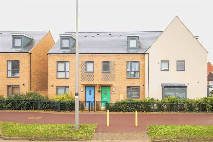 3 Bedroom Town House To Rent In Fenn Road, Brooklands, Milton Keynes MK10