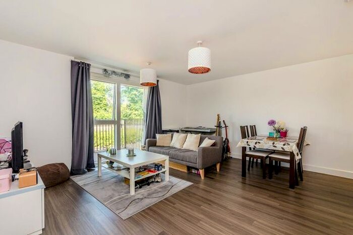 2 Bedroom Flat To Rent In Adenmore Road, Catford, London, SE6