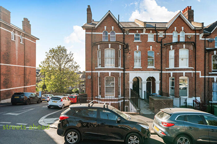 2 Bedroom Apartment For Sale In Farquhar Road, London, SE19