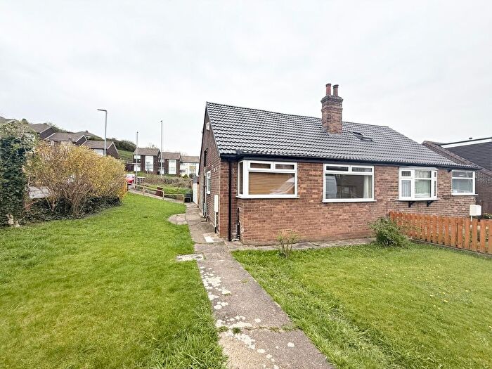 3 Bedroom Bungalow To Rent In Heather Gardens, Leeds, West Yorkshire, LS13