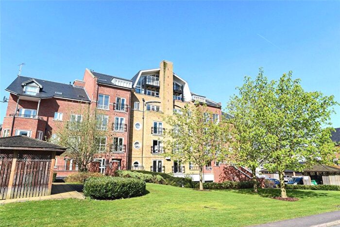 2 Bedroom Flat For Sale In Aveley House, Reading, Berkshire, RG1