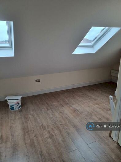 5 Bedroom Semi-Detached House To Rent In Norwood Drive, Harrow, HA2