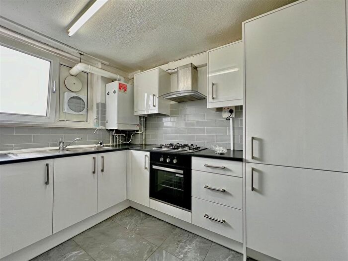 2 Bedroom Flat To Rent In Bellamy House, Biscoe Close, Heston, TW5