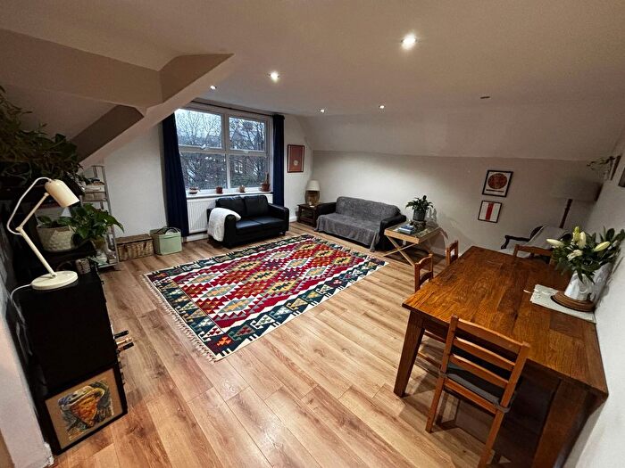 2 Bedroom Flat To Rent In North Hill Road, Leeds, LS6