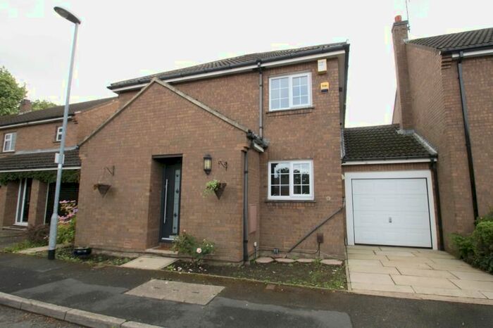 3 Bedroom Link Detached House To Rent In Park Lane Mews, Roundhay Park Lane, Leeds, LS17