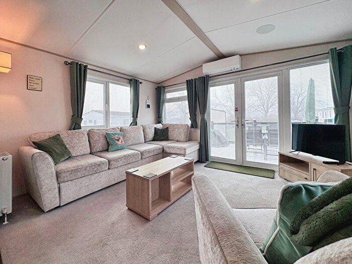 2 Bedroom Lodge For Sale In Reed Meadows, Cotswold Hoburne, Cotswold Lakes, GL7