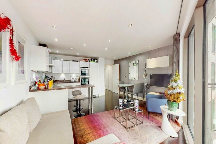 2 Bedroom Flat To Rent In Camden Road, Camden, NW1